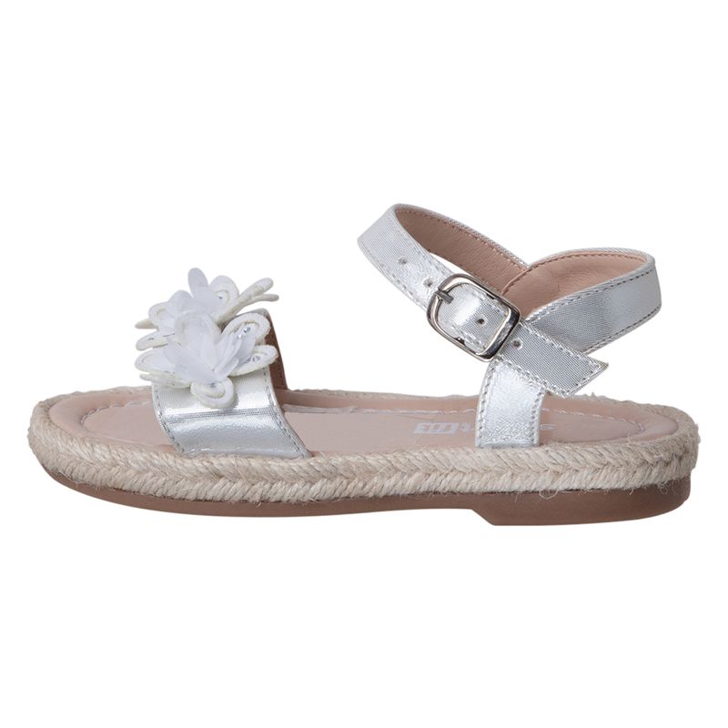 Sandalias-fashion-con-diseño-de-flores-para-niña-pequeña