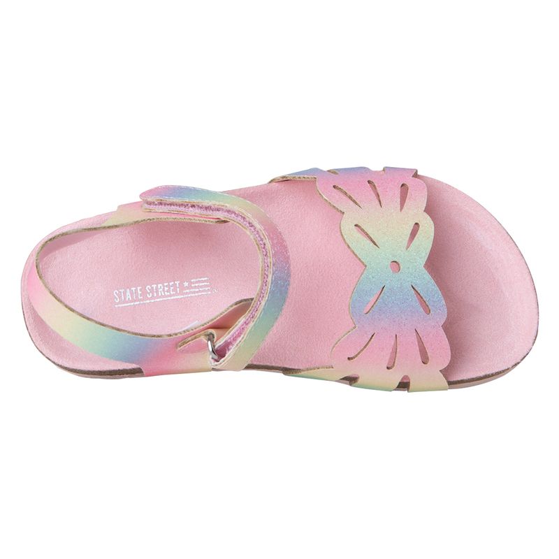 Sandalias-planas-para-niña-pequeña